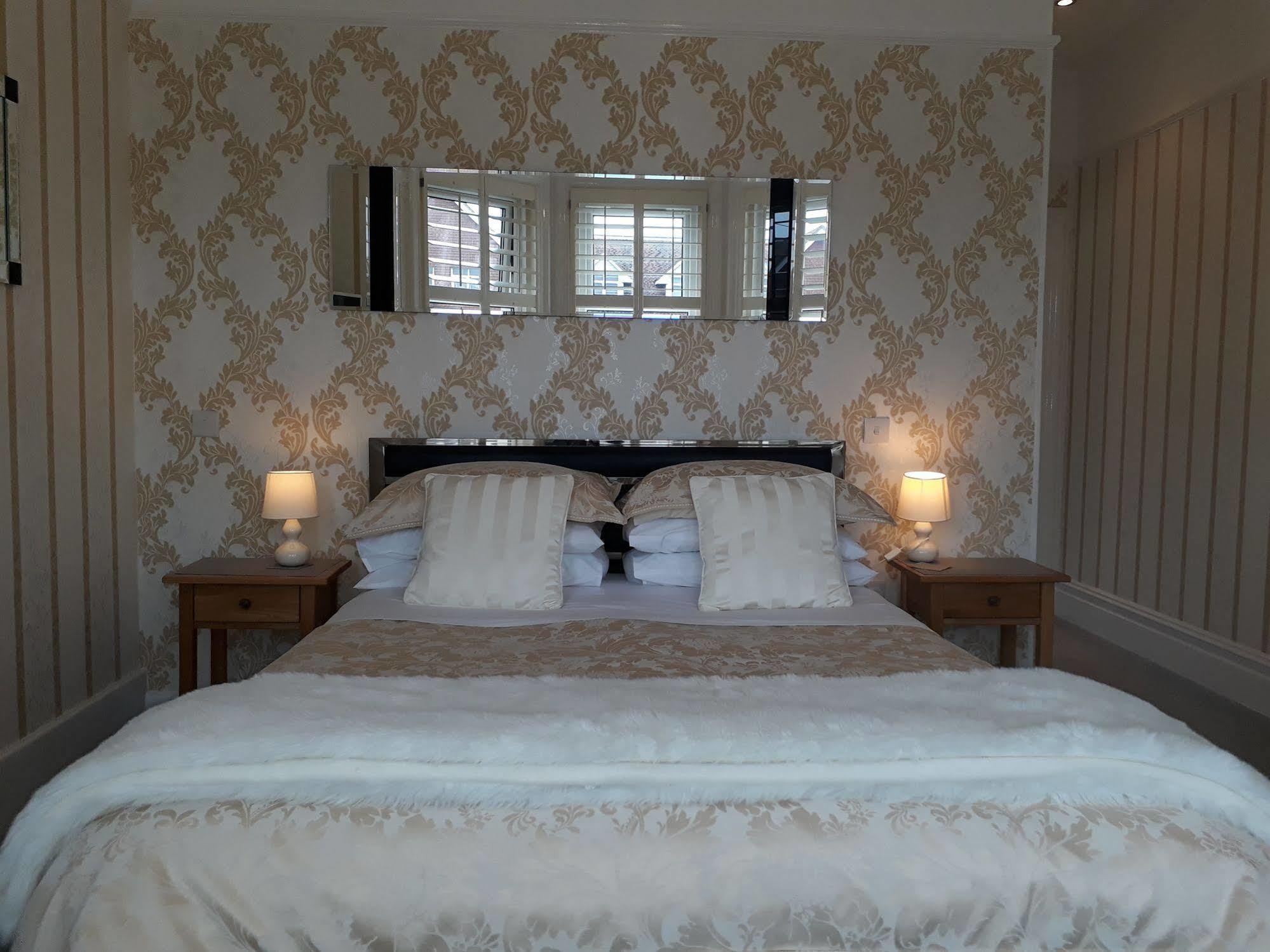 Crossroads Hotel Bournemouth Ngoại thất bức ảnh