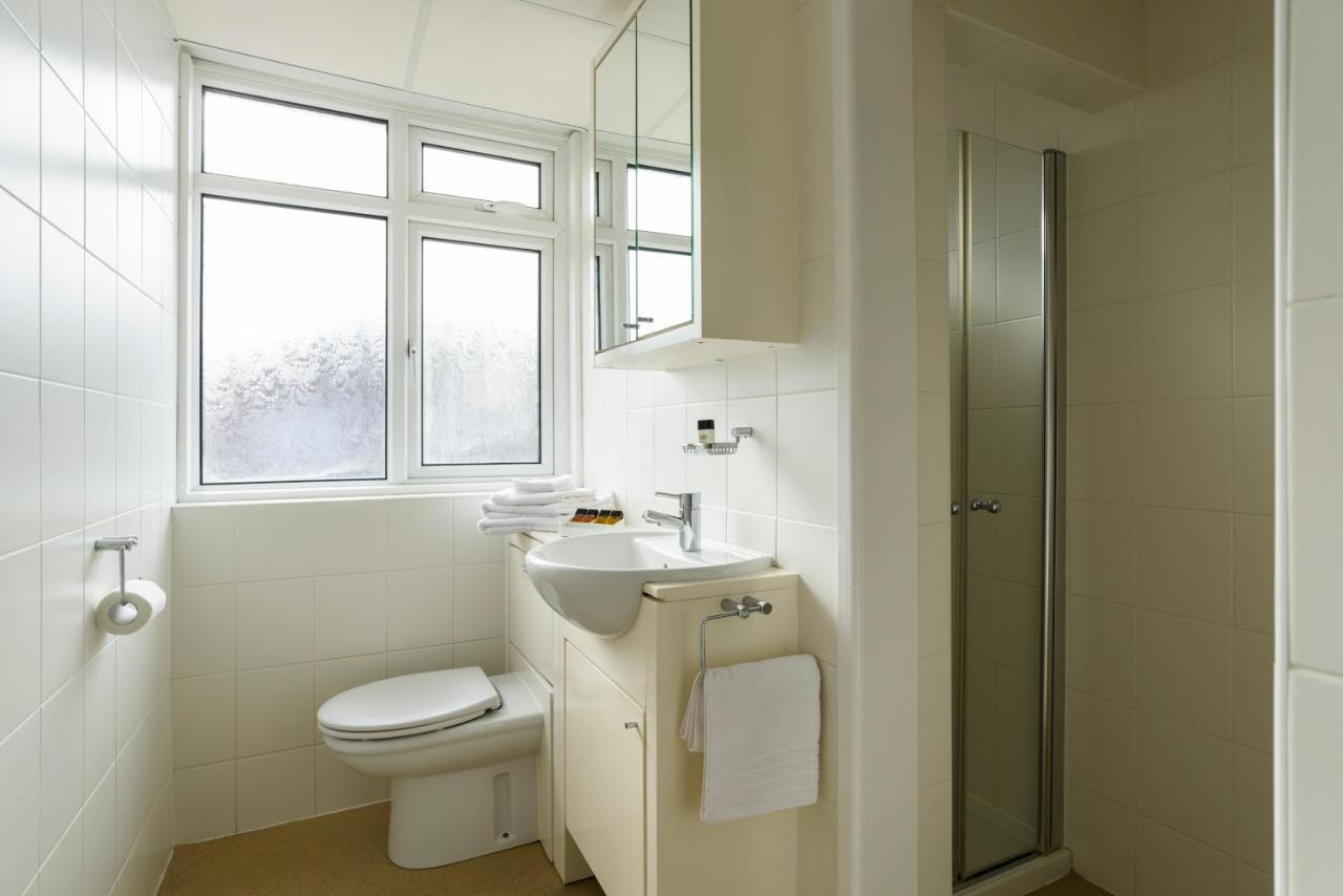 Crossroads Hotel Bournemouth Ngoại thất bức ảnh